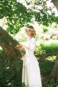 YiTuYu Art Language Vol.8293 Fei Fei: Captivating Vintage Charm in Nature's Embrace-9