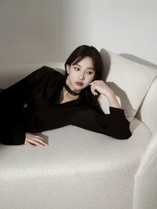 Elegant Portrait Photography by YiTuYu Art Language Vol.9235 Featuring Model Rou Rou – Stunning High-Resolution Aesthetic Gallery-7