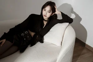 Elegant Portrait Photography by YiTuYu Art Language Vol.9235 Featuring Model Rou Rou – Stunning High-Resolution Aesthetic Gallery-0