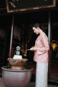 Elegant Vietnamese Beauty at a Peaceful Pagoda: Discover the Serene Style and Spiritual Grace of Vo Nhat Linh-1