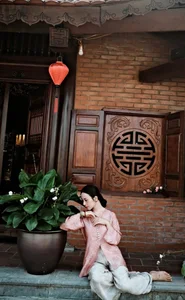Elegant Vietnamese Beauty at a Peaceful Pagoda: Discover the Serene Style and Spiritual Grace of Vo Nhat Linh-8