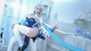 Coser embodies Azur Lane's Belfast in a stunning blue outfit - Exquisite Cosplay-10