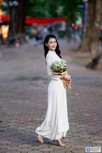 Elegant White Ao Dai: Graceful Vietnamese Girl's Beauty with a Pristine Floral Bouquet-1