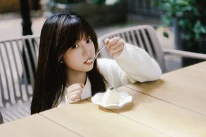 Early Autumn Fashion and Aesthetic Portrait Photography: YiTuYu Art Language Vol.9378 cc Featuring Model Cc-7