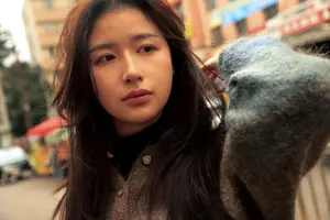 Yang Jia Xin: Pensive Beauty in YiTuYu Art Collection-16