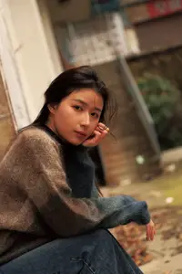 Yang Jia Xin: Pensive Beauty in YiTuYu Art Collection-14