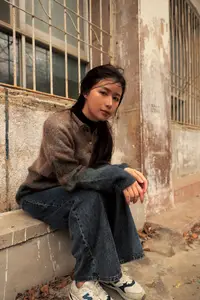 Yang Jia Xin: Pensive Beauty in YiTuYu Art Collection-9