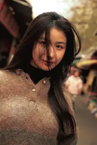 Yang Jia Xin: Pensive Beauty in YiTuYu Art Collection-6