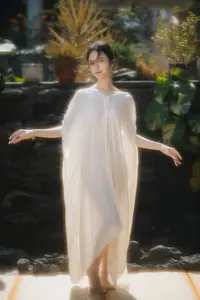 YiTuYu Art Language Vol.8742: Sha Sha's Ethereal Grace by the Pond - A Captivating Visual Journey-7