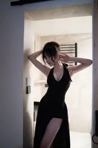 YiTuYu Vol.8830: Yuan Yuan Cheng – Elegant Allure Under Mysterious Light-33