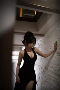 YiTuYu Vol.8830: Yuan Yuan Cheng – Elegant Allure Under Mysterious Light-2