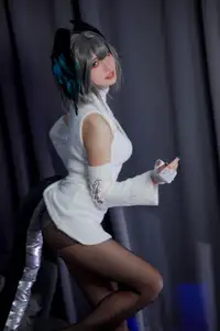 Coser Yamasaki Reina as Aknetz Holhaia Part01: Elegant Charm in a Unique Outfit-5