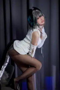 Coser Yamasaki Reina as Aknetz Holhaia Part01: Elegant Charm in a Unique Outfit-21