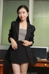 Captivating Secretary Xiao Jie SXJ No.2095: Professional Style with Elegant Black Sheer Stockings-54