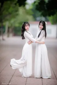 Graceful Vietnamese Girl in Elegant White Ao Dai with Sweet Finger Heart Gesture-1