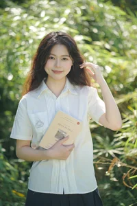 Stunning Portrait Photography of Xiao Wan in YiTuYu Art Language Vol.9292: Aesthetic School-Inspired Senior Sister Concept-7