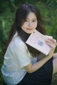 Stunning Portrait Photography of Xiao Wan in YiTuYu Art Language Vol.9292: Aesthetic School-Inspired Senior Sister Concept-8