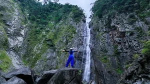 Conquering Hung Ngan Waterfall: A Hidden Gem in the Wild Forests of Quang Ngai-3