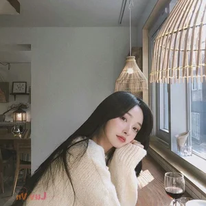 Radiant K-Beauty Inspiration: Sweet and Elegant Korean Girl Aesthetic-18