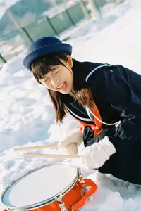 YiTuYu Vol.8663 Hu Jiao Hu Hu: JK Schoolgirl in Snow, Captivating Japanese Beauty-8