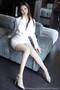 Elegant Portrait Series Featuring Tao Tao Yao Yao Twins: XiuRen No.10872 High-Resolution Fashion Photography Collection-17