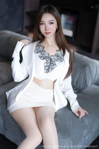 Elegant Portrait Series Featuring Tao Tao Yao Yao Twins: XiuRen No.10872 High-Resolution Fashion Photography Collection-9