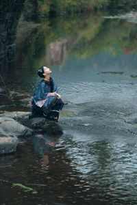 Elegant Aesthetic Portrait Photography: YiTuYu Art Language Vol.9347 Featuring Model Er Yi Zhi in a Cinematic Natural Setting-2