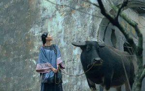 Elegant Aesthetic Portrait Photography: YiTuYu Art Language Vol.9347 Featuring Model Er Yi Zhi in a Cinematic Natural Setting-1