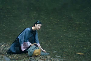 Elegant Aesthetic Portrait Photography: YiTuYu Art Language Vol.9347 Featuring Model Er Yi Zhi in a Cinematic Natural Setting-5