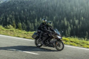 Conquer the horizon with the all-new Kawasaki Ninja 1100SX 2026 sport tourer-10