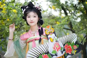 Graceful Hanfu Beauty with Dreamy Butterfly Kite - Zi Yu, YiTuYu Vol.8737-13
