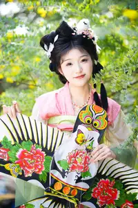 Graceful Hanfu Beauty with Dreamy Butterfly Kite - Zi Yu, YiTuYu Vol.8737-22