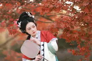 YiTuYu Vol.8605: Sui Sui Ru Yi – Classical Charm Amidst Autumn Hues-4