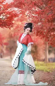 YiTuYu Vol.8605: Sui Sui Ru Yi – Classical Charm Amidst Autumn Hues-1