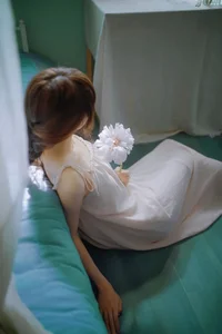 Aesthetic Sunset Portraits: Kan Bu Qing Xiao Gui in YiTuYu Art Language Vol.9137 – Capturing the Magic of Golden Hour Photography-3