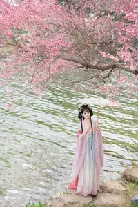 YiTuYu Vol.8759: Jiao Yi Zhi Sui Sui's Grace Amidst Blooming Plum Blossoms-2