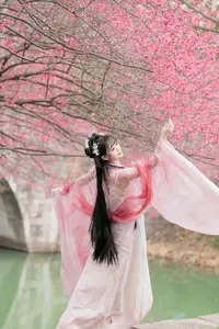 YiTuYu Vol.8759: Jiao Yi Zhi Sui Sui's Grace Amidst Blooming Plum Blossoms-21