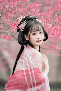 YiTuYu Vol.8759: Jiao Yi Zhi Sui Sui's Grace Amidst Blooming Plum Blossoms-14