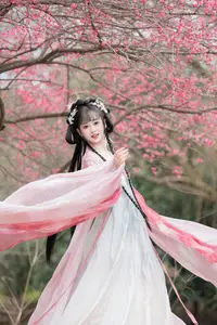 YiTuYu Vol.8759: Jiao Yi Zhi Sui Sui's Grace Amidst Blooming Plum Blossoms-18