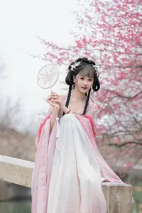 YiTuYu Vol.8759: Jiao Yi Zhi Sui Sui's Grace Amidst Blooming Plum Blossoms-11