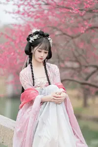 YiTuYu Vol.8759: Jiao Yi Zhi Sui Sui's Grace Amidst Blooming Plum Blossoms-20