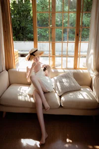 Enchanting Summer Story: Aesthetic Outdoor Portraits by Nian Nian - Dreamy Garden Photography and Light Airy Fashion Inspiration-25