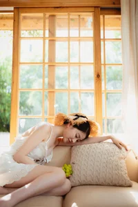 Enchanting Summer Story: Aesthetic Outdoor Portraits by Nian Nian - Dreamy Garden Photography and Light Airy Fashion Inspiration-24