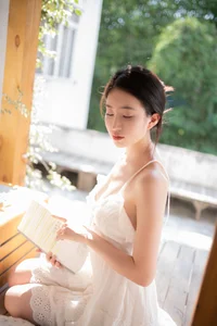 Enchanting Summer Story: Aesthetic Outdoor Portraits by Nian Nian - Dreamy Garden Photography and Light Airy Fashion Inspiration-13