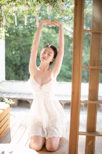 Enchanting Summer Story: Aesthetic Outdoor Portraits by Nian Nian - Dreamy Garden Photography and Light Airy Fashion Inspiration-10