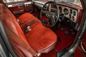 See the Chevrolet Silverado 1987: The classic pickup truck collectors dream of-12