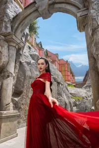 Runner-up Vu Thuy Quynh's stunning body transformation and radiant beauty journey-6