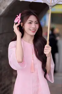 Gentle Pink Ao Dai: Vietnamese Beauty Shines by Hoan Kiem Lake in Spring Hanoi-7