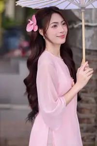 Gentle Pink Ao Dai: Vietnamese Beauty Shines by Hoan Kiem Lake in Spring Hanoi-8