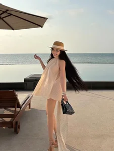 Tropical Escape: Luxury Resort Fashion and Summer Travel Inspiration for Your Next Dream Vacation-4